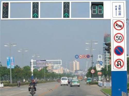交通标志牌标如何看全屏灯光？